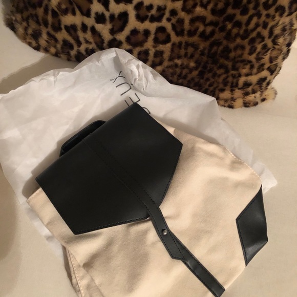 canvas backpack - Picture 2 of 4